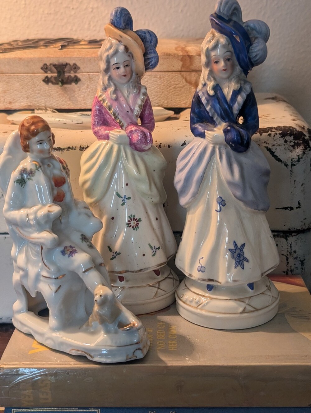 Victorian ladies figurine pair, colonial man w dog bookend, made in Japan - Picture 8 of 9